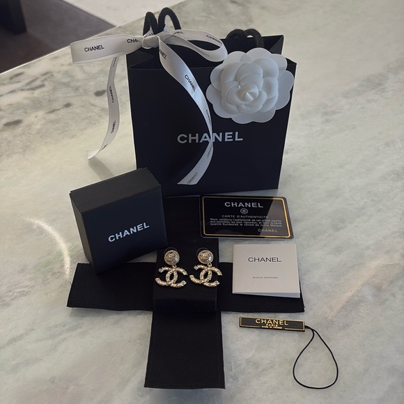 Brand New Chanel CC Earrings Full Inclusion AUTHENTIC. - Picture 1 of 6